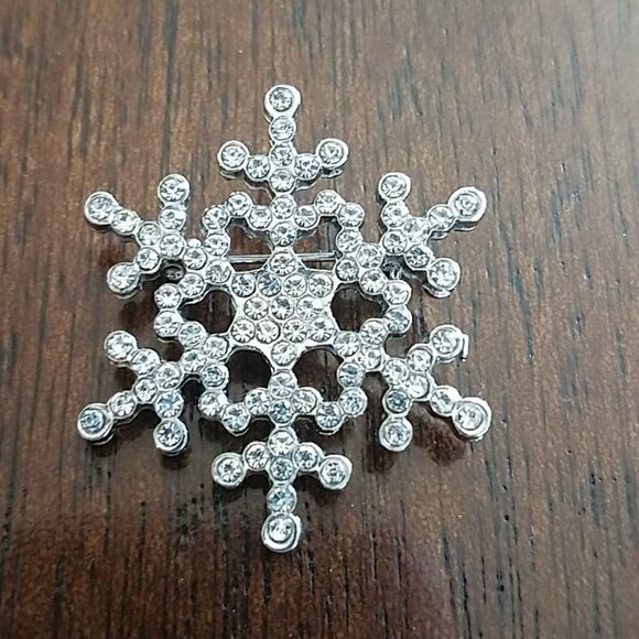 Snowflake Brooch - Picture 2 of 4
